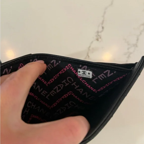 CHANEL Black Quilted Caviar CC Compact Wallet - Picture 6 of 6